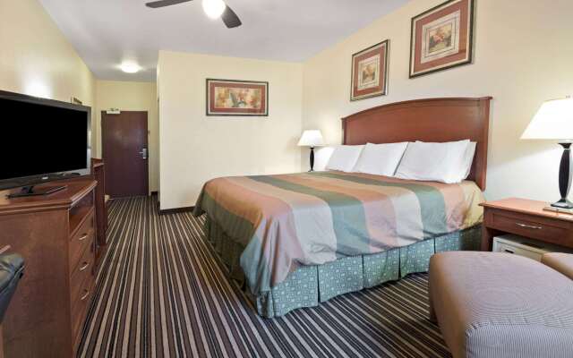 Super 8 by Wyndham Austin/Airport South