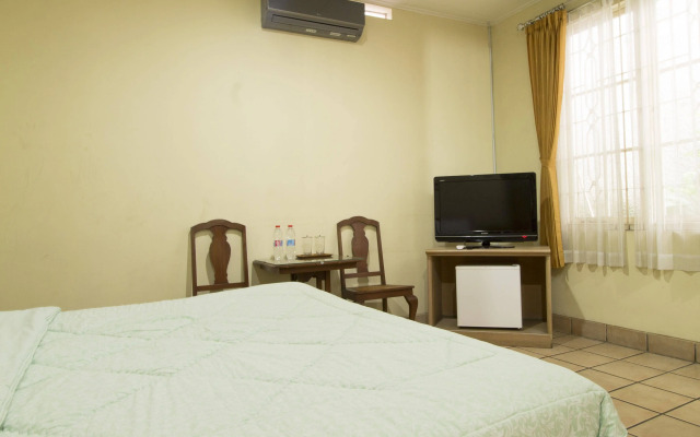 RedDoorz Plus near Parahyangan University