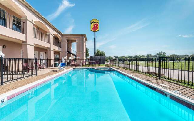 Super 8 by Wyndham Greenville