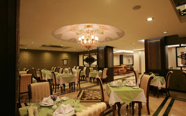 Maywood Hotel