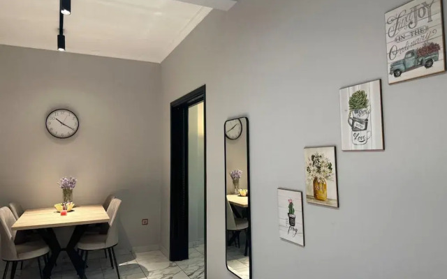 Red Roses Apartment - At083