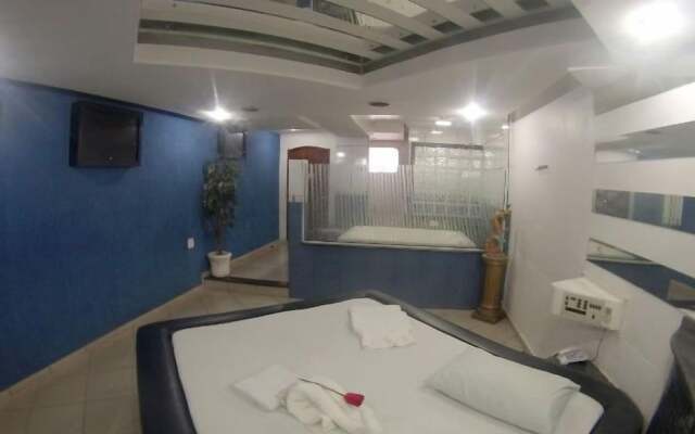 Flamboyant Motel - Adults Only