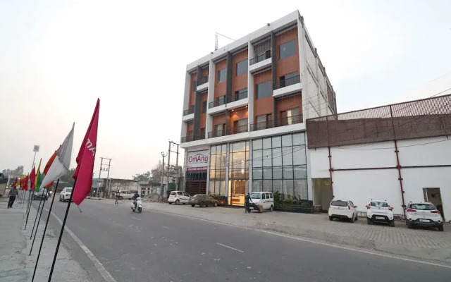 OYO 25076 Omang Hotel