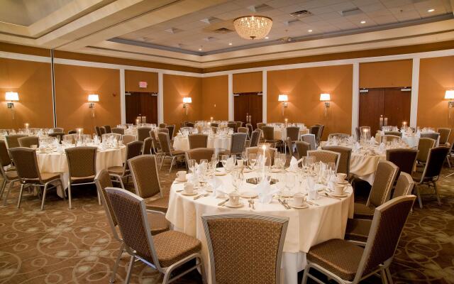 DoubleTree by Hilton Collinsville - St. Louis