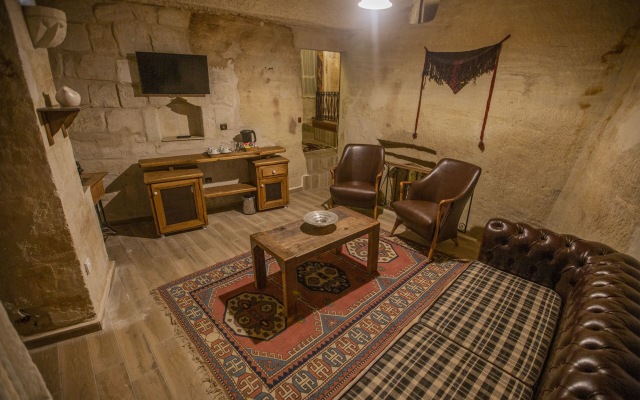 Divan Cave House 