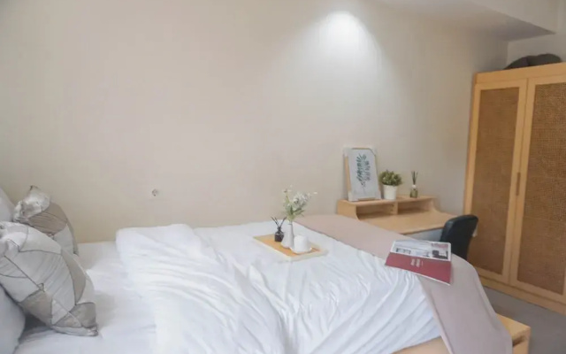 Comfy Studio At 2Nd Floor Evenciio Margonda Apartment