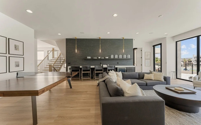 Luxury Beachside 7 Bedroom Home