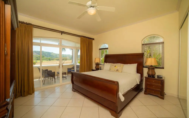 Colina 5D - 3 bdr 2 Bath Family