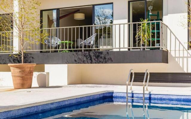 100MB Apt with Rooftop & Swimming Pool