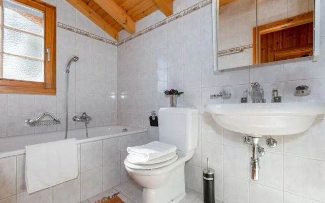 Relaxing Sauna Chalet for 6