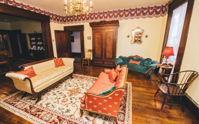 Old Caledonian Bed and Breakfast