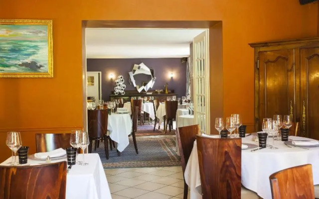 Logis Hotel la Source Bleue