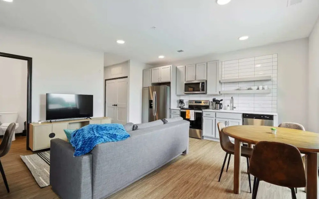 CozySuites on Mass w garage parking 21