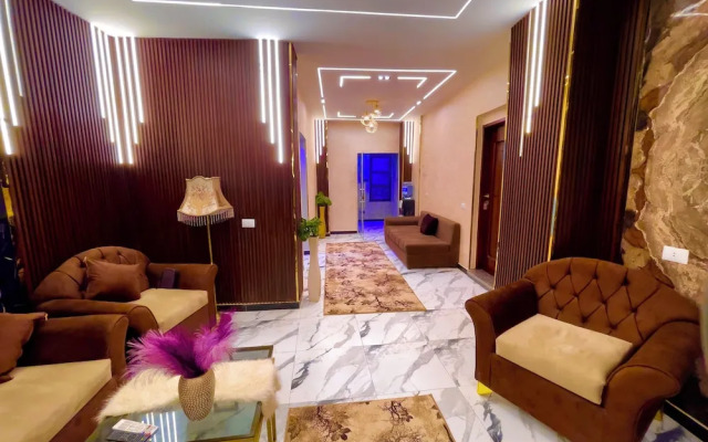 Nemes Pyramids View INN