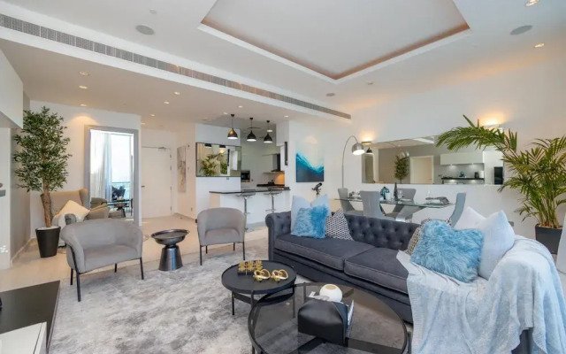 Sophisticated 1BR Palm Apt w Beach Access