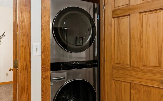 Whitetail Cabin 2 Bedroom Cabin by RedAwning