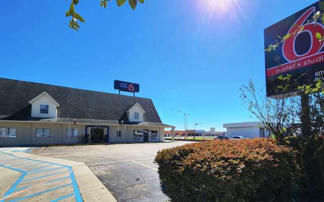 Motel 6 Webster, TX - Houston - Nasa Lake