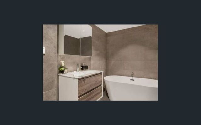 2 Bedroom Darling Harbour Apartment