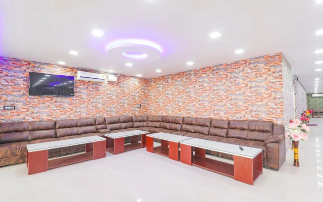 Fabhotel Paras