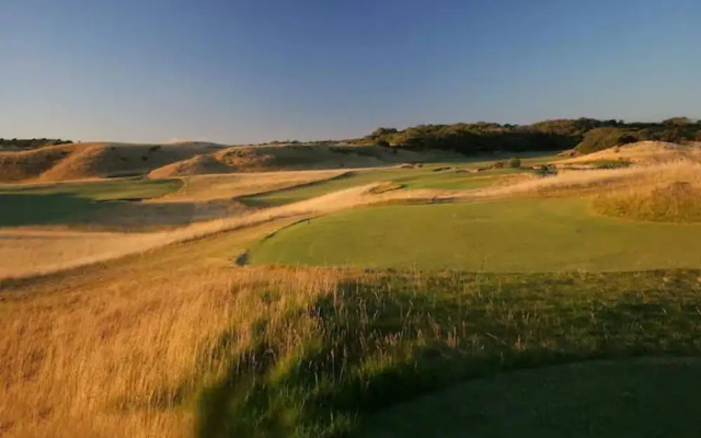 Sun, Beach, Shops, Wifi, Netflix