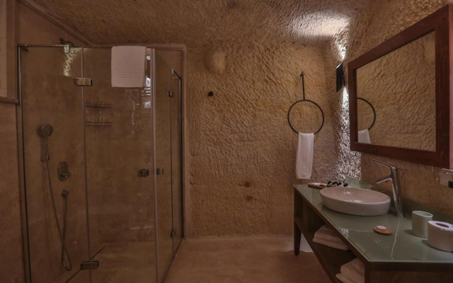 Acropolis Cave Suite