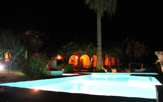 Romantic Puerto Banus Villa, Sea Mountain Views
