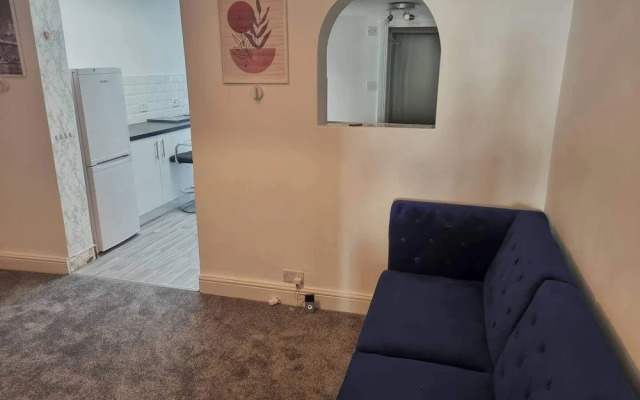Gillingham 4-bed Stay - Wifi, Parking, Ldn Access