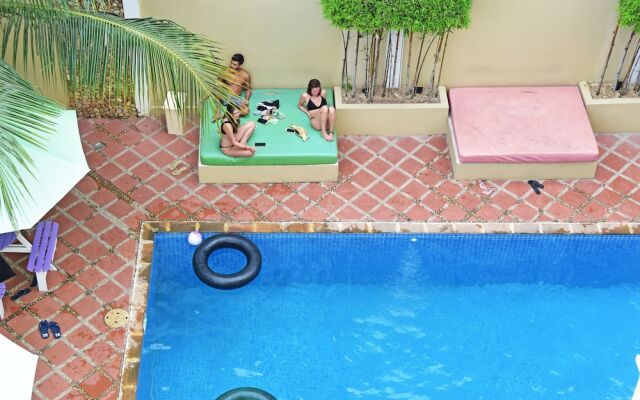 Mad Monkey Hostel Kampot