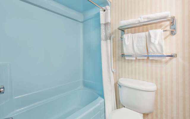 Howard Johnson by Wyndham Gillette