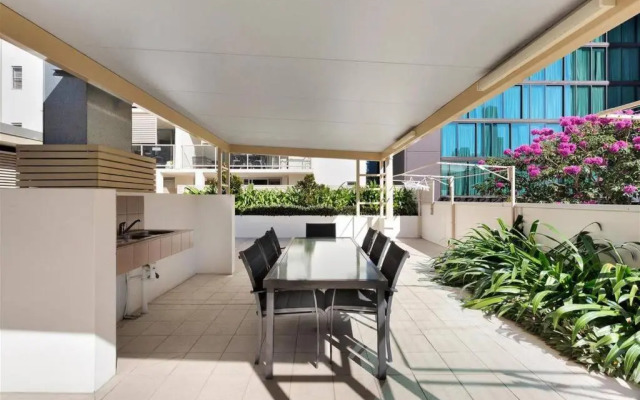 South Brisbane two beds two baths one parking