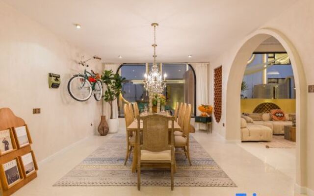 Sanjian Homestay (Shanghai International Tourism Resort)