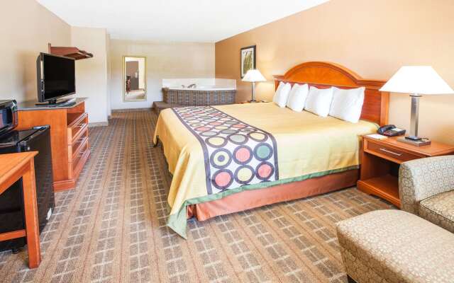 Super 8 by Wyndham Clinton