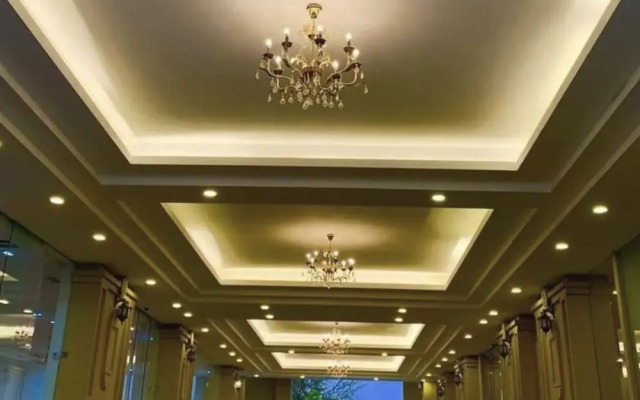 Champs Elysees Homestay by Landmark