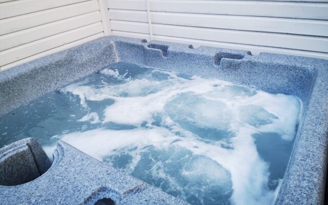 Fabulous,3 bedrooms, garden, hot tub, sleeps 8.