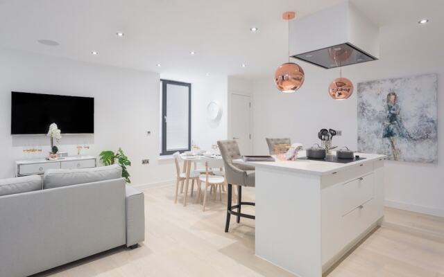 Bright, Newly Refurbished Townhouse in Bath