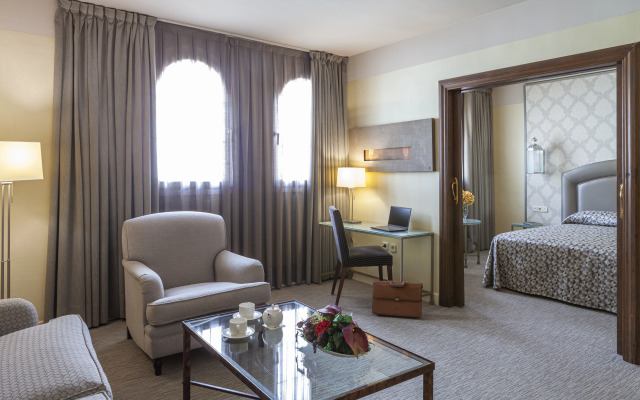 Hotel Macià Alfaros