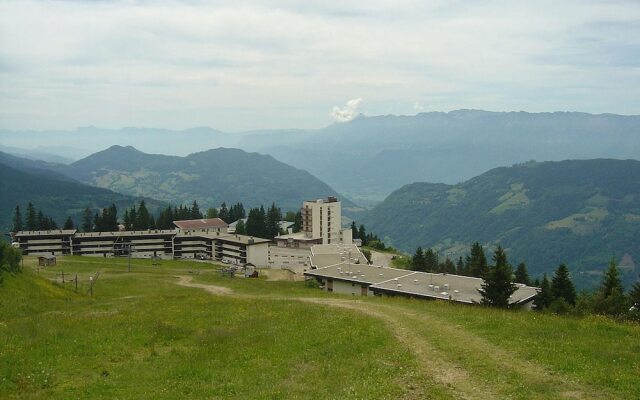 Studio in Allevard, With Wonderful Mountain View, Pool Access, Furnish