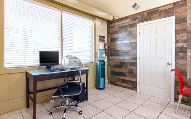 Red Roof Inn LaGrange