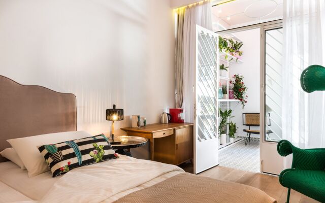 Nyx Chic Manor boutique hotel