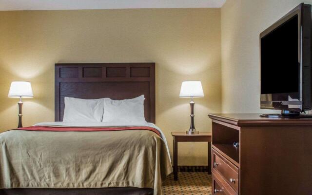 Comfort Inn & Suites Farmington - Victor