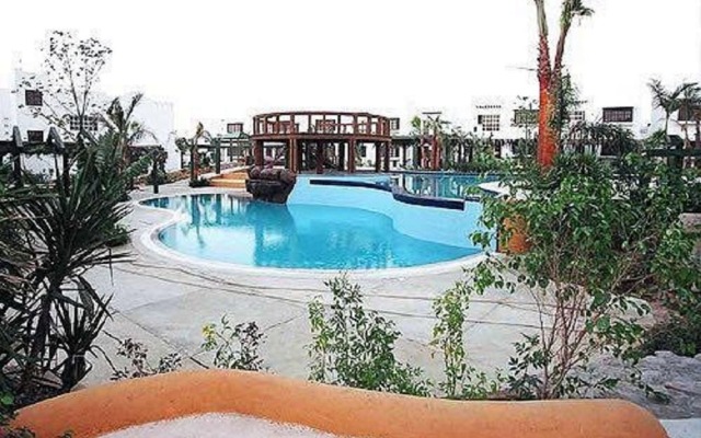 1-bed Apartment BY THE Pool