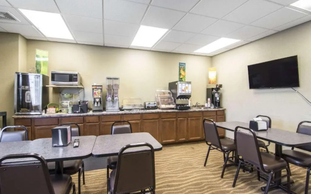 Quality Inn & Suites Thompson