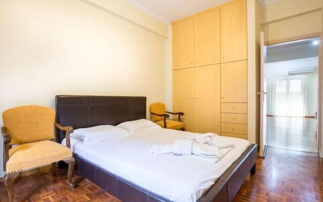 Classy apartment with 2 bedrooms in Petralona