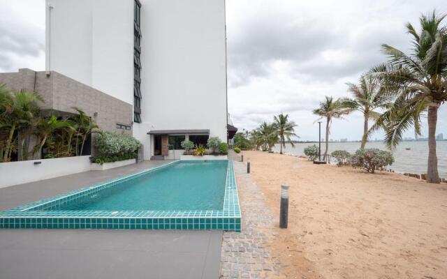 CAPITAL O 1088 Golden Dragon Beach Resort