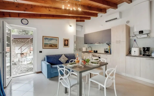 Blu Lavanda Lakeview Terrace + Garden