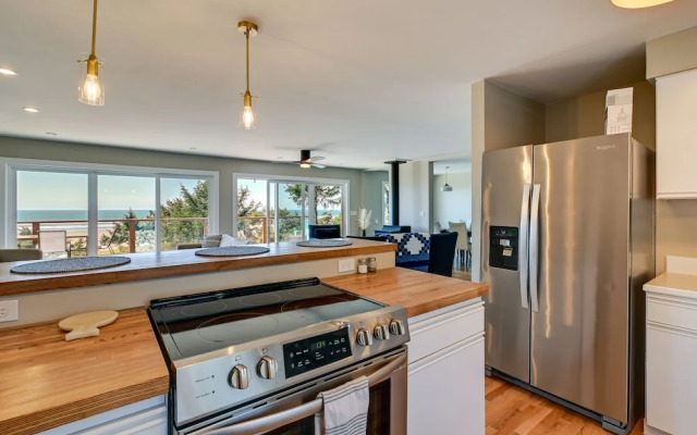 Moclips Home w/ Hot Tub & Stunning Beach Views!