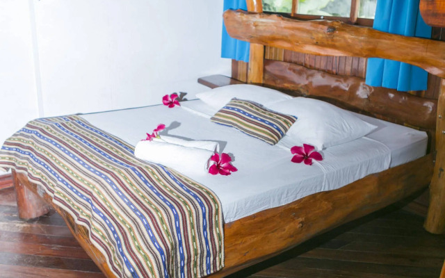 Hotel La Isla Inn