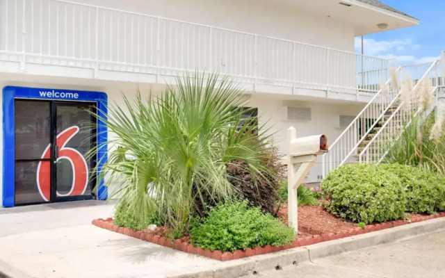 Motel 6 Gulfport, MS – Airport
