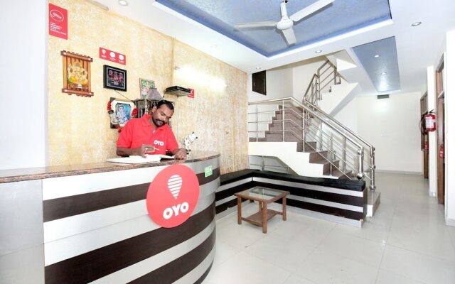 OYO 10463 Hotel Paras