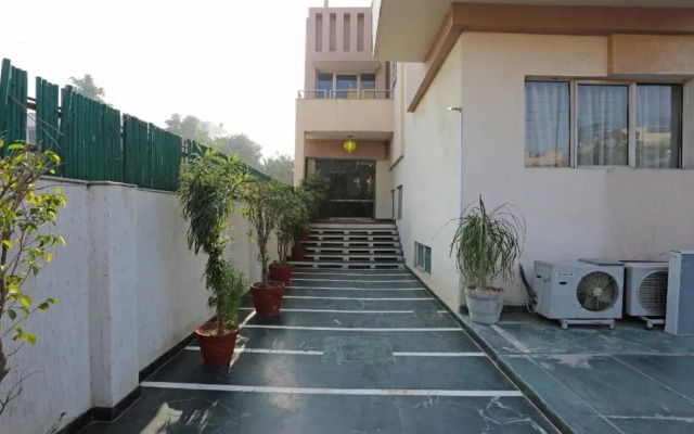 Cherisha Zone by OYO Rooms